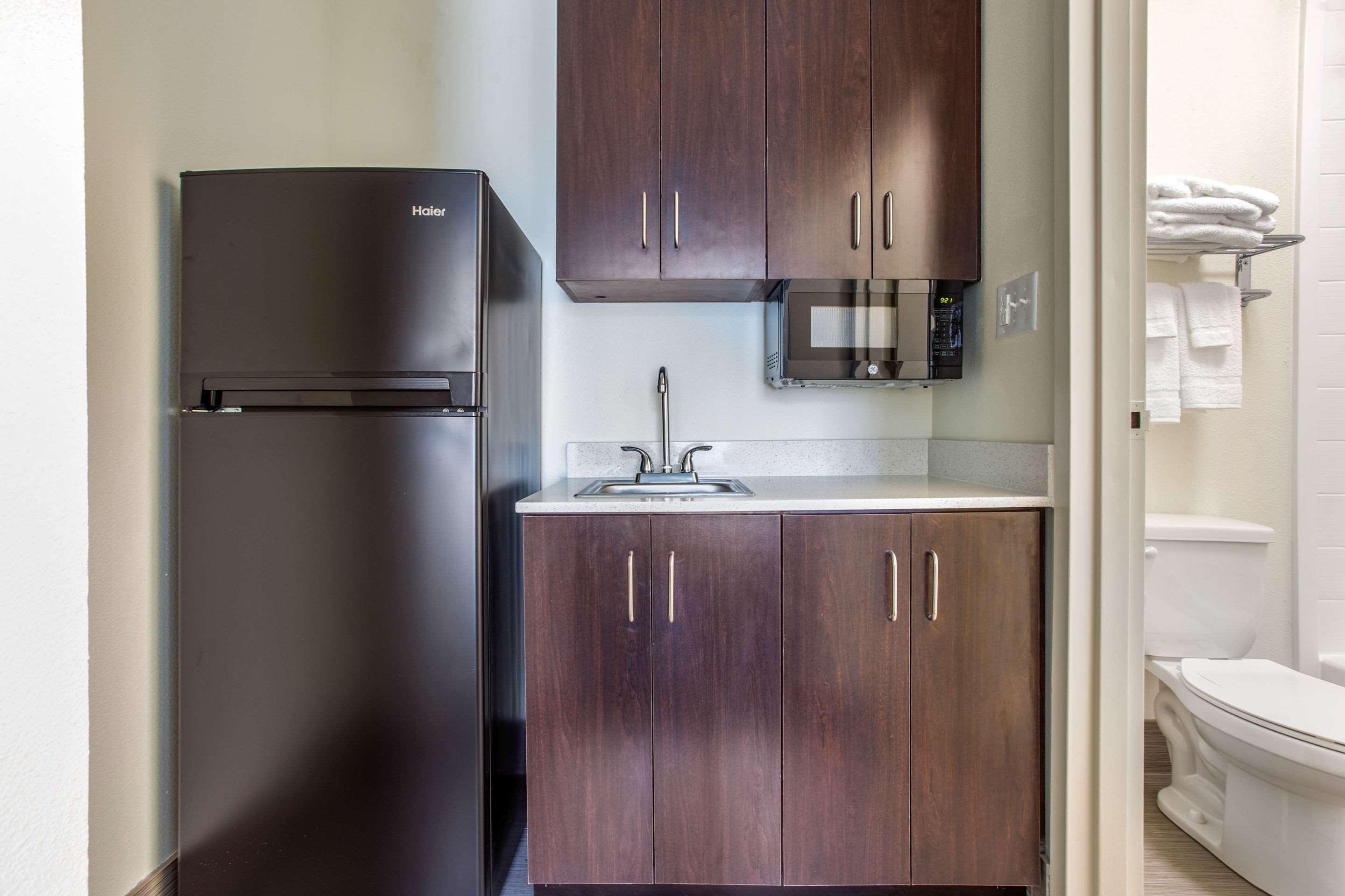 Days Inn And Suites By Wyndham Oxford Esterno foto