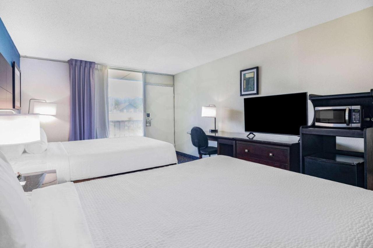 Days Inn And Suites By Wyndham Oxford Esterno foto