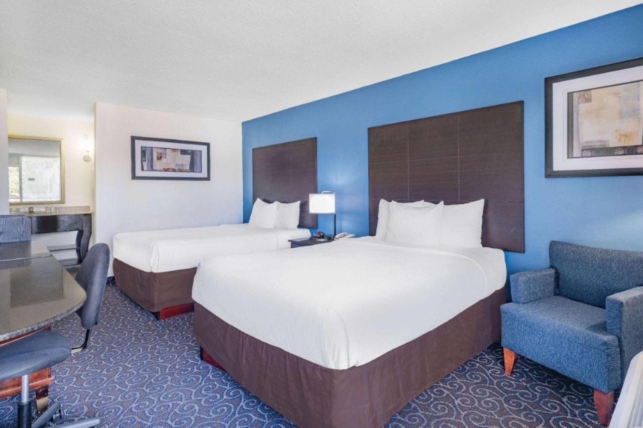 Days Inn And Suites By Wyndham Oxford Esterno foto